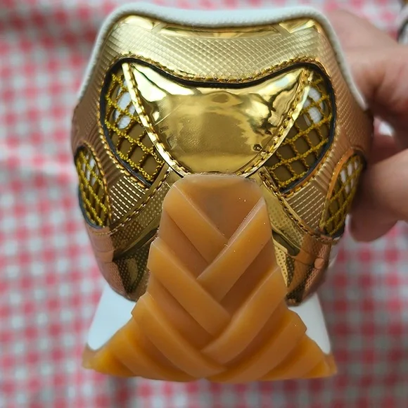 Bottega Veneta Low-Top Gold Sneakers With Woven Metal Panels - Picture 5 of 8